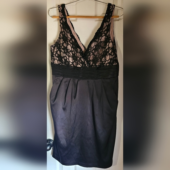 DRESSBARN COLLECTION Black Lace Overlay Sizeleevess Holiday Cocktail Dress 16 - Picture 2 of 8